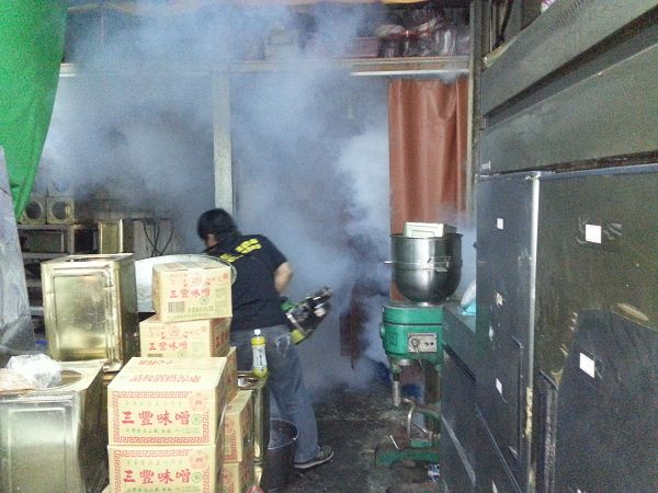 廚房針對死角噴灑(煙燻處理)